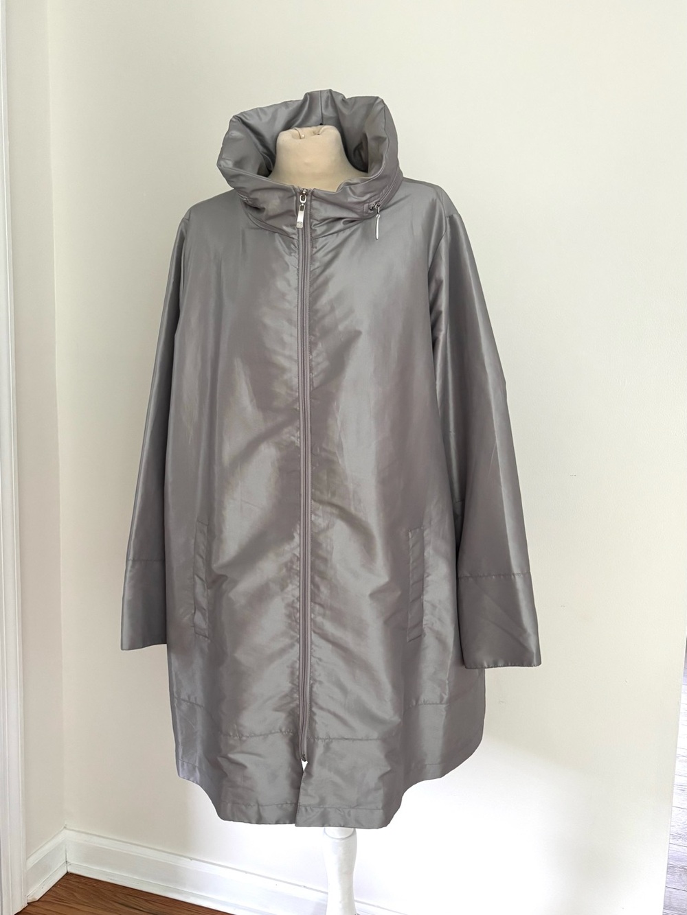 NWOT  Dennis by Dennis Basso raincoat